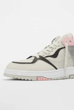 Astro Sneaker